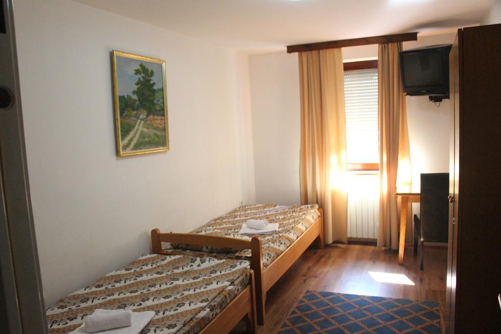 Hostel S Novi Sad Exterior photo